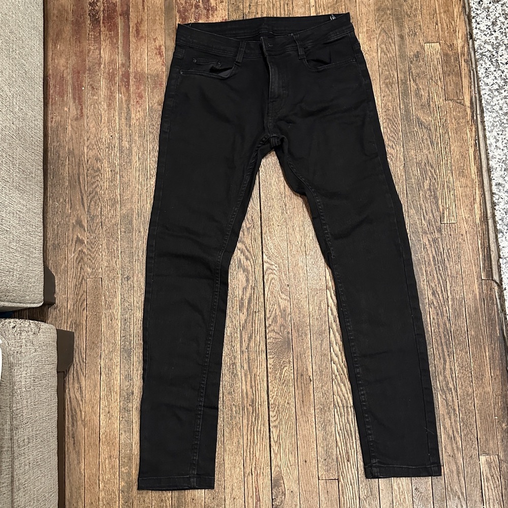 Black Skinny Jeans with Smooth Tapered Fit